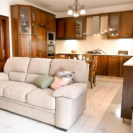 Mediterranea Sunny Maltese Townhouse - Happy St. Paul's Bay