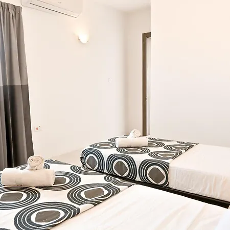 Mediterranea Sunny Maltese Townhouse - Happy *