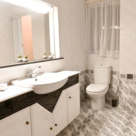 Mediterranea Sunny Maltese Townhouse - Happy Apartment